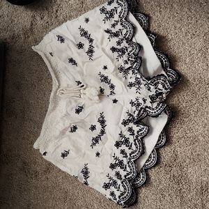 Women's White & blue floral Shorts